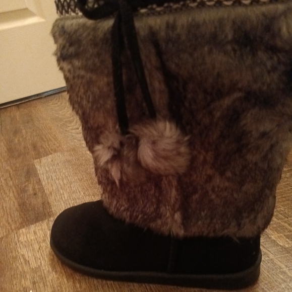 Fur Boots - Picture 1 of 4